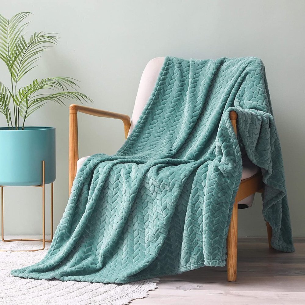 Cozy Knit Jacquard Weave Pattern Decorative Warm Fall/Winter Flannel Blanket - Picture 2 of 15